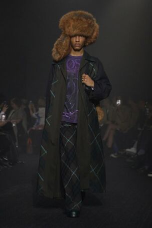 4/55 | Burberry Fall 2023 | Photo: NOWFASHION.com Burberry Fall 2023 | Photo: NOWFASHION.com