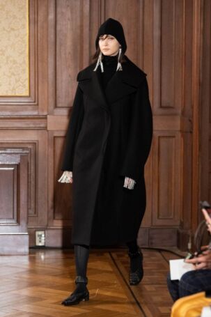 1/41 | HARUNOBUMURATA Fall 2023 | Courtesy of Japan Fashion Week Organization HARUNOBUMURATA Fall 2023 | Courtesy of Japan Fashion Week Organization