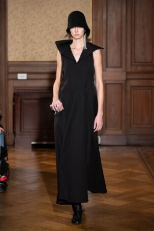 3/41 | HARUNOBUMURATA Fall 2023 | Courtesy of Japan Fashion Week Organization HARUNOBUMURATA Fall 2023 | Courtesy of Japan Fashion Week Organization