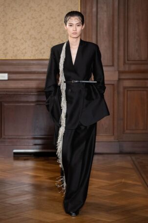 4/41 | HARUNOBUMURATA Fall 2023 | Courtesy of Japan Fashion Week Organization HARUNOBUMURATA Fall 2023 | Courtesy of Japan Fashion Week Organization