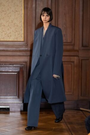 10/41 | HARUNOBUMURATA Fall 2023 | Courtesy of Japan Fashion Week Organization HARUNOBUMURATA Fall 2023 | Courtesy of Japan Fashion Week Organization