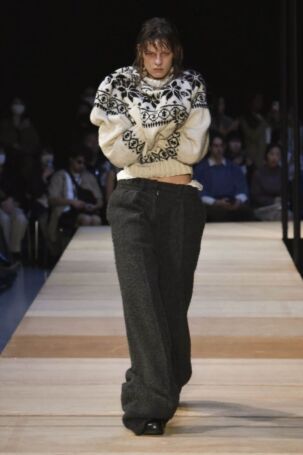 1/22 | pillings Fall 2023 | Courtesy of Japan Fashion Week Organization pillings Fall 2023 | Courtesy of Japan Fashion Week Organization