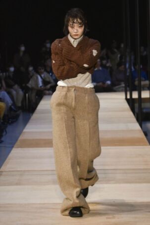 2/22 | pillings Fall 2023 | Courtesy of Japan Fashion Week Organization pillings Fall 2023 | Courtesy of Japan Fashion Week Organization