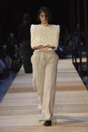 5/22 | pillings Fall 2023 | Courtesy of Japan Fashion Week Organization pillings Fall 2023 | Courtesy of Japan Fashion Week Organization