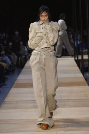 6/22 | pillings Fall 2023 | Courtesy of Japan Fashion Week Organization pillings Fall 2023 | Courtesy of Japan Fashion Week Organization