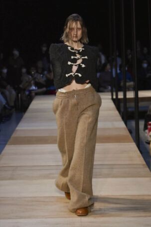 9/22 | pillings Fall 2023 | Courtesy of Japan Fashion Week Organization pillings Fall 2023 | Courtesy of Japan Fashion Week Organization