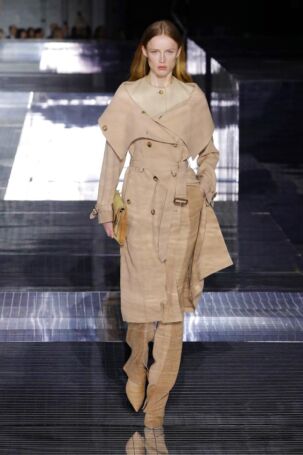 2/109 | Burberry Fall 2020 | Photo: NOWFASHION.com Burberry Fall 2020 | Photo: NOWFASHION.com