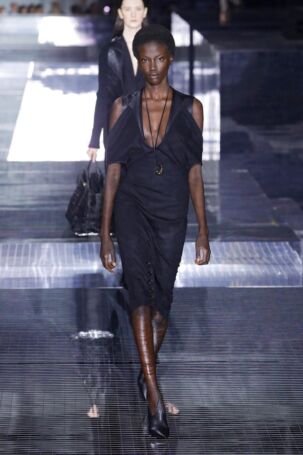 8/109 | Burberry Fall 2020 | Photo: NOWFASHION.com Burberry Fall 2020 | Photo: NOWFASHION.com