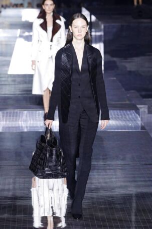 9/109 | Burberry Fall 2020 | Photo: NOWFASHION.com Burberry Fall 2020 | Photo: NOWFASHION.com