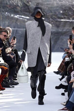 3/61 | Kenzo Fall 2020 | Photo: NOWFASHION.com Kenzo Fall 2020 | Photo: NOWFASHION.com