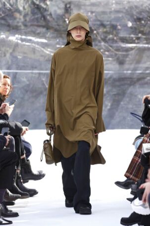 8/61 | Kenzo Fall 2020 | Photo: NOWFASHION.com Kenzo Fall 2020 | Photo: NOWFASHION.com