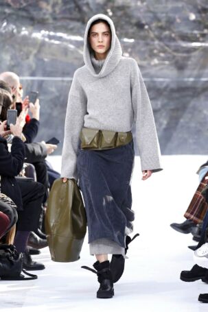 11/61 | Kenzo Fall 2020 | Photo: NOWFASHION.com Kenzo Fall 2020 | Photo: NOWFASHION.com