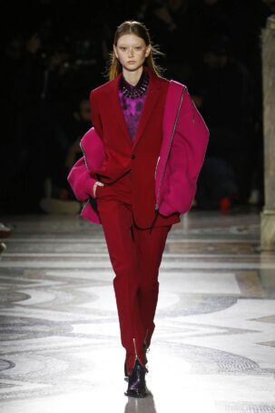 8/48 | Berluti Fall 2019 Menswear | Photo: NOWFASHION.com Berluti Fall 2019 Menswear | Photo: NOWFASHION.com