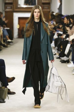 6/45 | Loewe Fall 2018 | Photo: NOWFASHION.com Loewe Fall 2018 | Photo: NOWFASHION.com