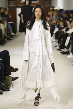 9/45 | Loewe Fall 2018 | Photo: NOWFASHION.com Loewe Fall 2018 | Photo: NOWFASHION.com