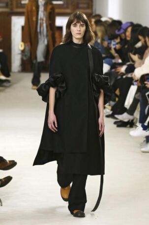 10/45 | Loewe Fall 2018 | Photo: NOWFASHION.com Loewe Fall 2018 | Photo: NOWFASHION.com