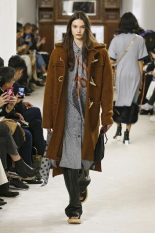 11/45 | Loewe Fall 2018 | Photo: NOWFASHION.com Loewe Fall 2018 | Photo: NOWFASHION.com