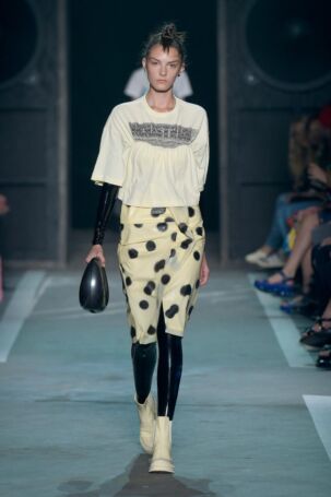 1/37 | Marc by Marc Jacobs Spring 2015 | Photo: NOWFASHION.com Marc by Marc Jacobs Spring 2015 | Photo: NOWFASHION.com
