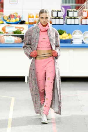 1/81 | Chanel Fall 2014 | Photo: NOWFASHION.com Chanel Fall 2014 | Photo: NOWFASHION.com