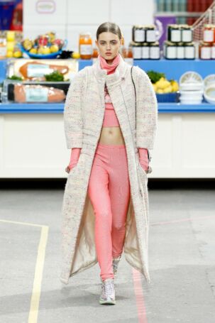 3/81 | Chanel Fall 2014 | Photo: NOWFASHION.com Chanel Fall 2014 | Photo: NOWFASHION.com