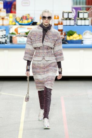 5/81 | Chanel Fall 2014 | Photo: NOWFASHION.com Chanel Fall 2014 | Photo: NOWFASHION.com