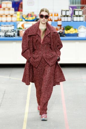 7/81 | Chanel Fall 2014 | Photo: NOWFASHION.com Chanel Fall 2014 | Photo: NOWFASHION.com