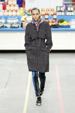 8/81 | Chanel Fall 2014 | Photo: NOWFASHION.com Chanel Fall 2014 | Photo: NOWFASHION.com