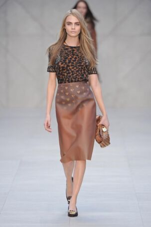 2/46 | Burberry Prorsum Fall 2013 | Photo: NOWFASHION.com Burberry Prorsum Fall 2013 | Photo: NOWFASHION.com