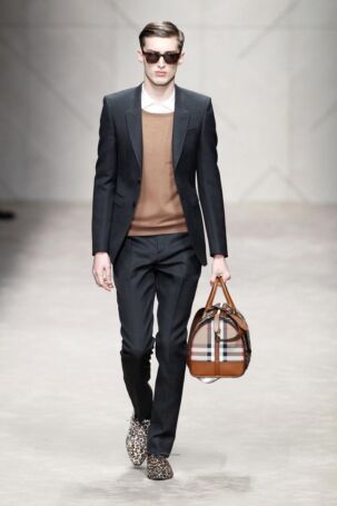 2/49 | Burberry Prorsum Fall 2013 Menswear | Photo: NOWFASHION.com Burberry Prorsum Fall 2013 Menswear | Photo: NOWFASHION.com