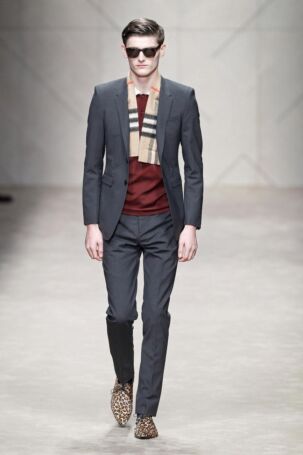 3/49 | Burberry Prorsum Fall 2013 Menswear | Photo: NOWFASHION.com Burberry Prorsum Fall 2013 Menswear | Photo: NOWFASHION.com