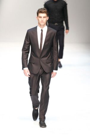 1/83 | Dolce&Gabbana Spring 2012 Menswear | Photo: NOWFASHION.com Dolce&Gabbana Spring 2012 Menswear | Photo: NOWFASHION.com