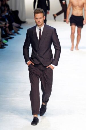 12/83 | Dolce&Gabbana Spring 2012 Menswear | Photo: NOWFASHION.com Dolce&Gabbana Spring 2012 Menswear | Photo: NOWFASHION.com