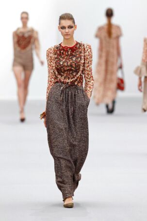 10/40 | Just Cavalli Fall 2011 | Photo: NOWFASHION.com Just Cavalli Fall 2011 | Photo: NOWFASHION.com
