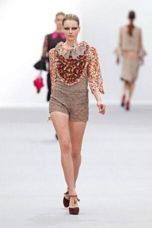 11/40 | Just Cavalli Fall 2011 | Photo: NOWFASHION.com Just Cavalli Fall 2011 | Photo: NOWFASHION.com
