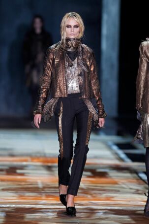 2/44 | Roberto Cavalli Fall 2011 | Photo: NOWFASHION.com Roberto Cavalli Fall 2011 | Photo: NOWFASHION.com
