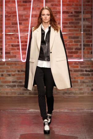 1/36 | DKNY Fall 2011 | Photo: NOWFASHION.com DKNY Fall 2011 | Photo: NOWFASHION.com