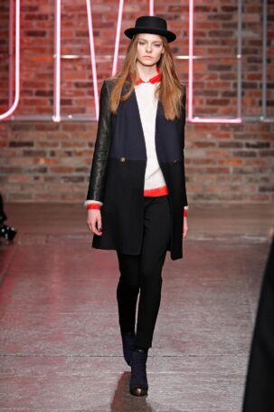 10/36 | DKNY Fall 2011 | Photo: NOWFASHION.com DKNY Fall 2011 | Photo: NOWFASHION.com