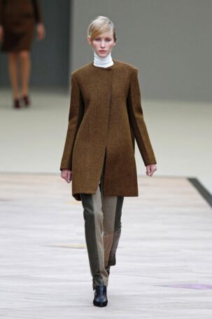 2/35 | Céline Fall 2011 | Photo: NOWFASHION.com Céline Fall 2011 | Photo: NOWFASHION.com