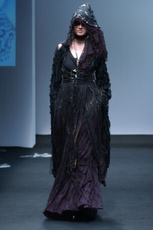 1/45 | h.NAOTO Spring 2008 | Photo: JFWO Japan Fashion Week Organization h.NAOTO Spring 2008 | Photo: JFWO Japan Fashion Week Organization