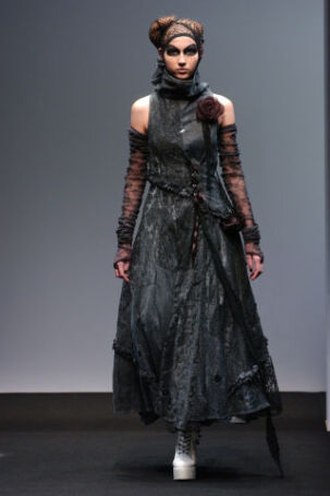 6/45 | h.NAOTO Spring 2008 | Photo: JFWO Japan Fashion Week Organization h.NAOTO Spring 2008 | Photo: JFWO Japan Fashion Week Organization