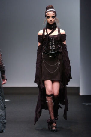 7/45 | h.NAOTO Spring 2008 | Photo: JFWO Japan Fashion Week Organization h.NAOTO Spring 2008 | Photo: JFWO Japan Fashion Week Organization