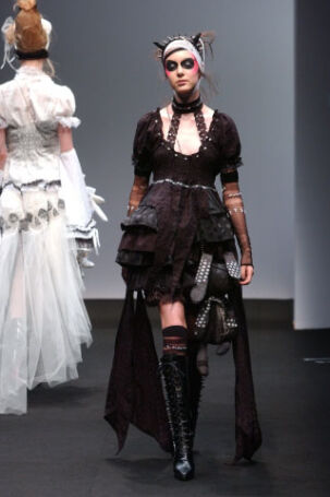 12/45 | h.NAOTO Spring 2008 | Photo: JFWO Japan Fashion Week Organization h.NAOTO Spring 2008 | Photo: JFWO Japan Fashion Week Organization
