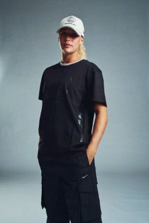 3/6 | Barbara Bui x Paris Saint-Germain x New Era at Barbara Bui Collaboration | Courtesy of Barbara Bui Barbara Bui x Paris Saint-Germain x New Era at Barbara Bui Collaboration | Courtesy of Barbara Bui