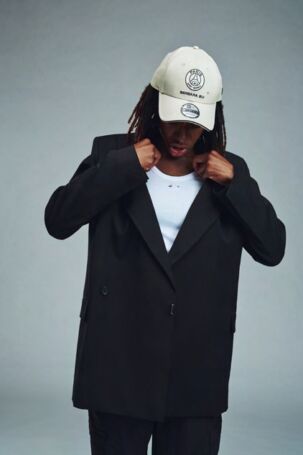 4/6 | Barbara Bui x Paris Saint-Germain x New Era at Barbara Bui Collaboration | Courtesy of Barbara Bui Barbara Bui x Paris Saint-Germain x New Era at Barbara Bui Collaboration | Courtesy of Barbara Bui