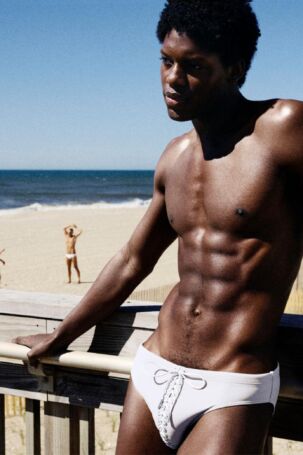 8/10 | Ludovic de Saint Sernin Swimwear Campaign Spring 2025 | Photo: Stuart Winecoff | Courtesy of Ludovic de Saint Sernin Ludovic de Saint Sernin Swimwear Campaign Spring 2025 | Photo: Stuart Winecoff | Courtesy of Ludovic de Saint Sernin