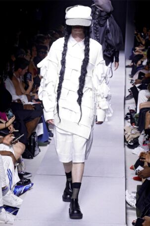 10/22 COMME des GARÇONS | Spring 2026 Menswear | Photo: NOWFASHION.com COMME des GARÇONS | Spring 2026 Menswear | Photo: NOWFASHION.com