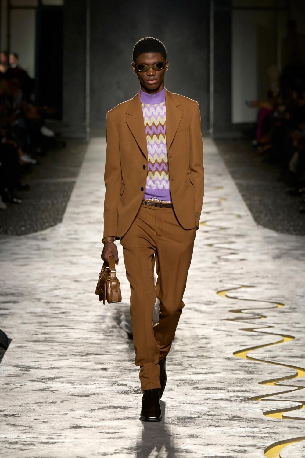 Fall 2025 Menswear Trend Forecast - Handbags - Versace Spring 2025