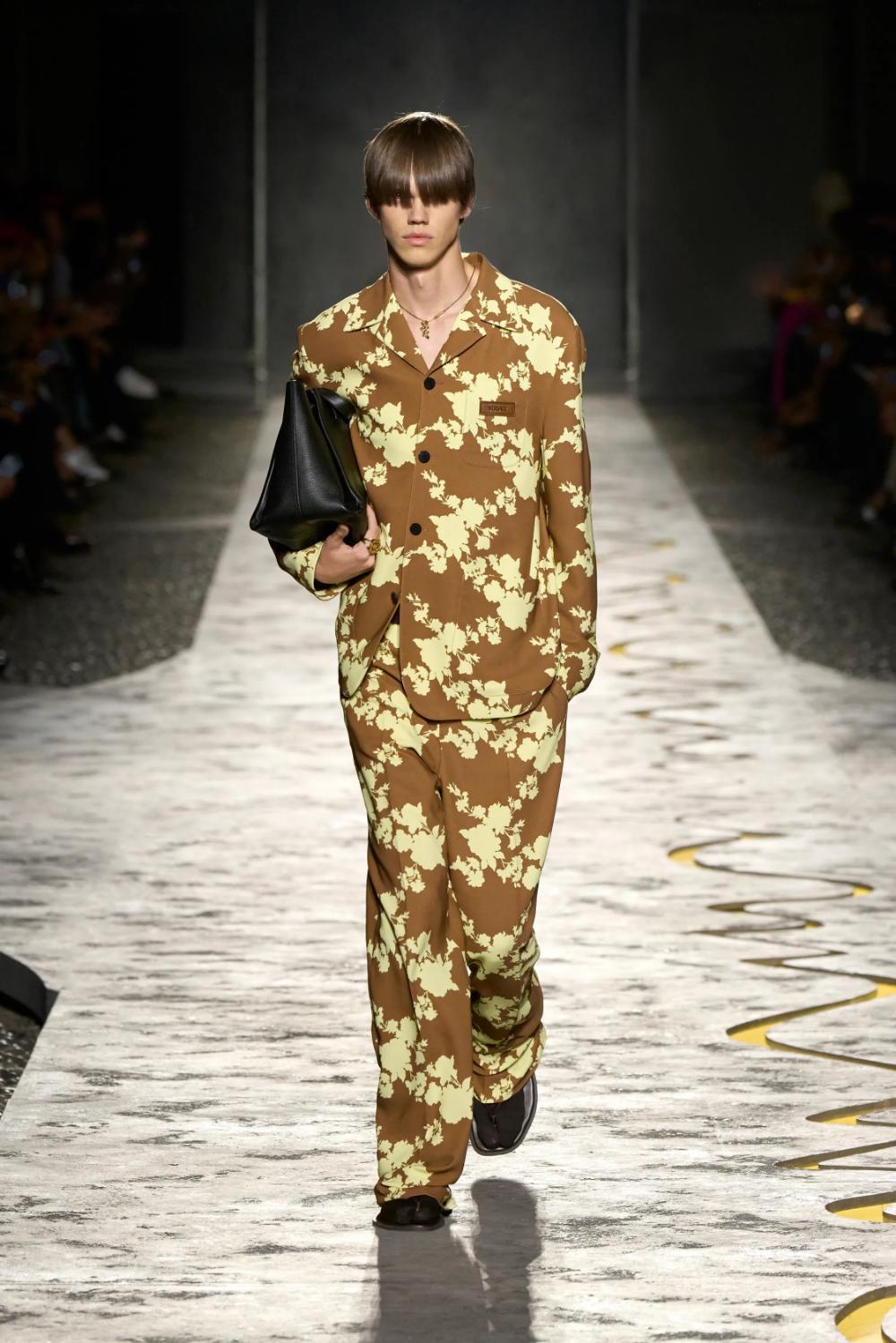 Fall 2025 Menswear Trend Forecast - Handbags - Versace Spring 2025