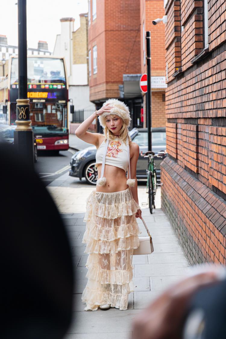 Street Style at Yuhan Wang Spring 2025, London Fashion Week