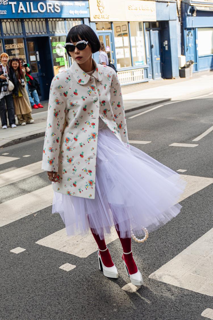 Street Style at Yuhan Wang Spring 2025, London Fashion Week